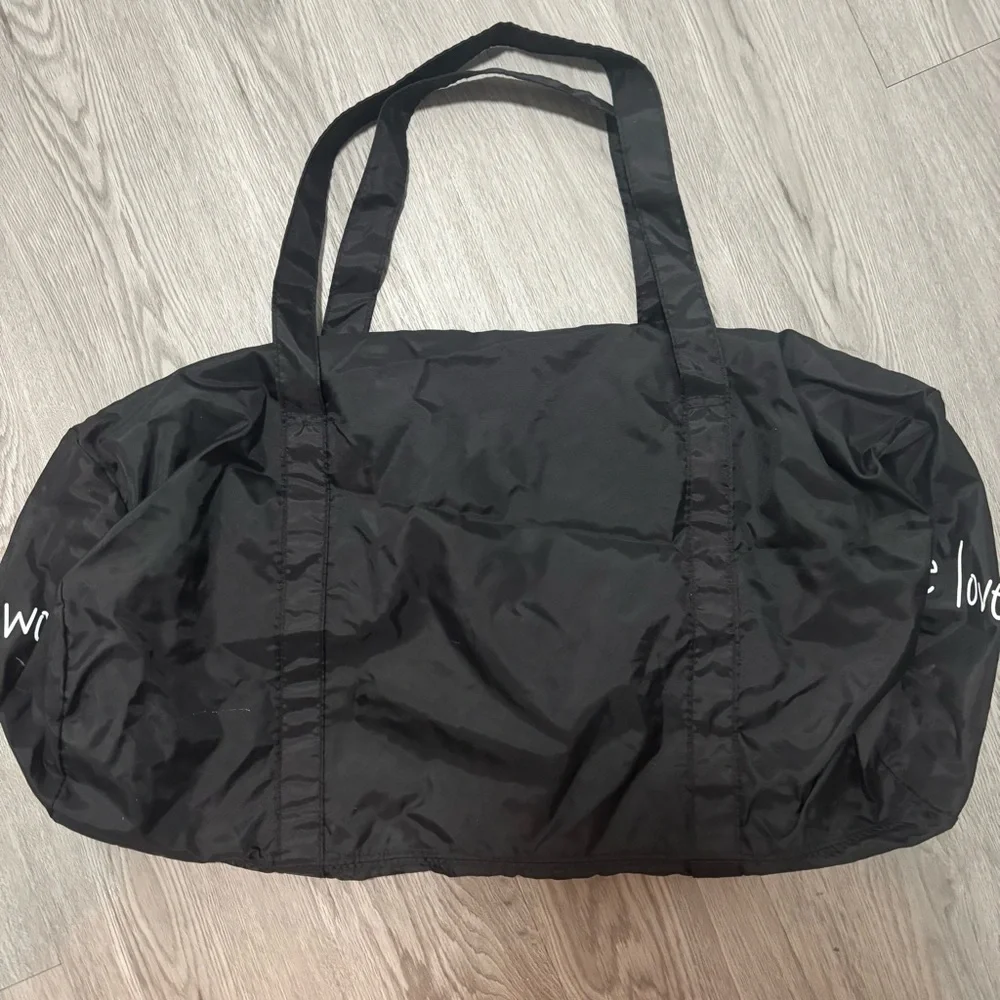 PEACE LOVE WORLD GYM/YOGA/WEKEENDER NYLON DUFFLE BAG